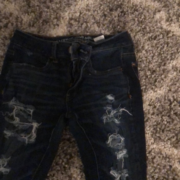 American Eagle Size: 2 Ripped Jeans - Picture 4 of 4